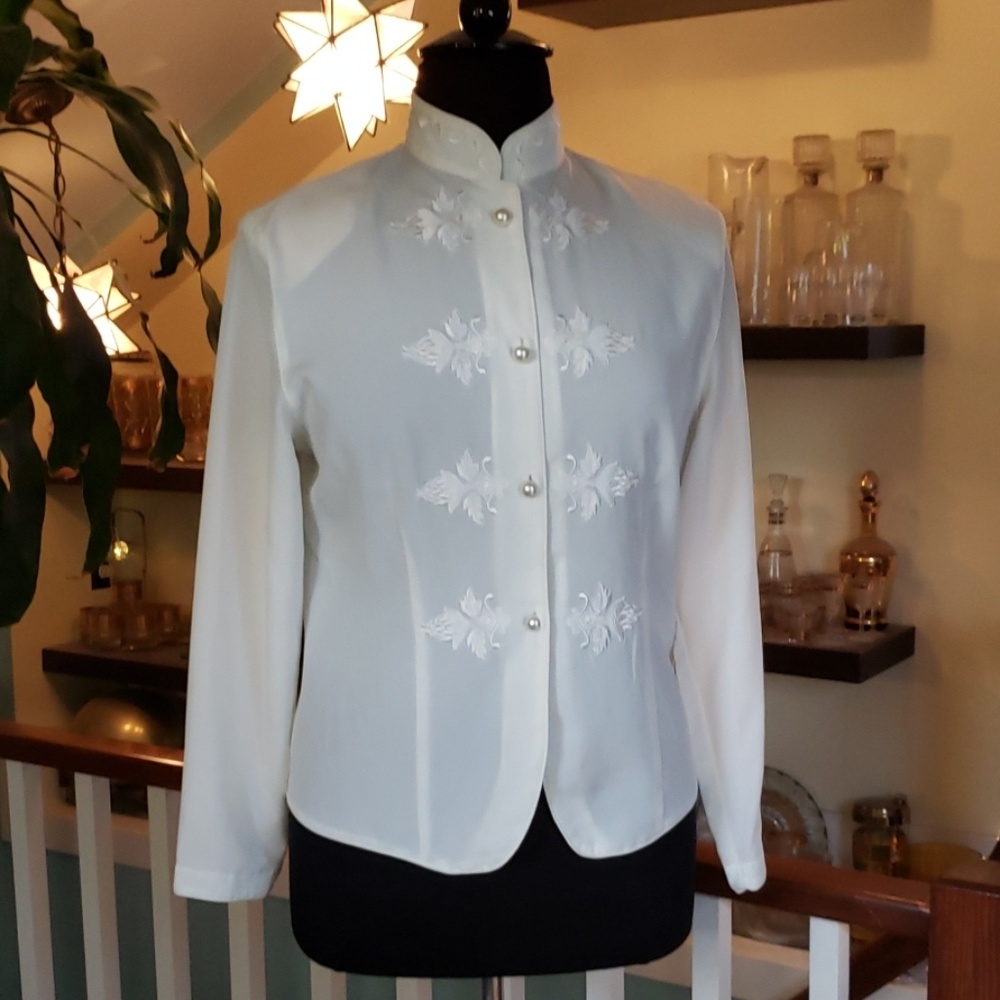 Vintage Susan Hutton Tailored Cream Embroidered With Pearl Buttons Blouse